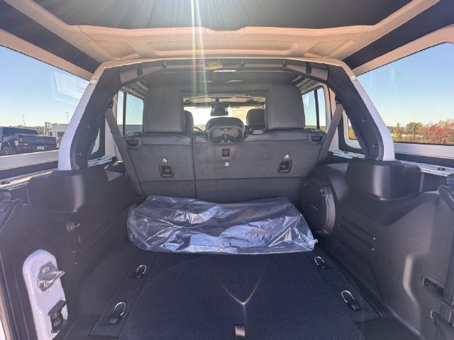 New 2027 Jeep Wrangler Unlimited Sahara AWD/4WD image 18