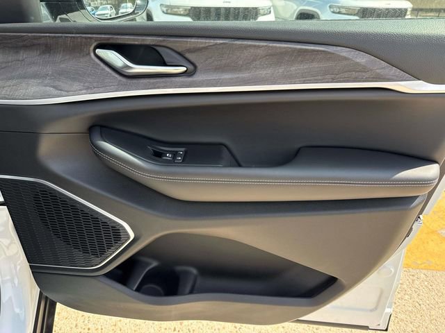 New 2025 Jeep Grand Cherokee L Limited w/ Luxury Tech Group II RWD image 30