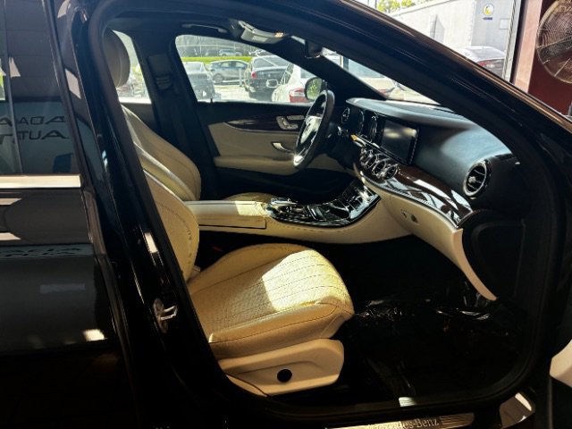 Used 2018 Mercedes-Benz E 300 w/ Premium 1 Package image 27