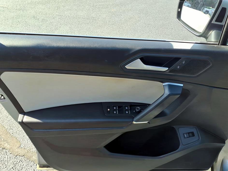 Used 2020 Volkswagen Tiguan SEL image 15