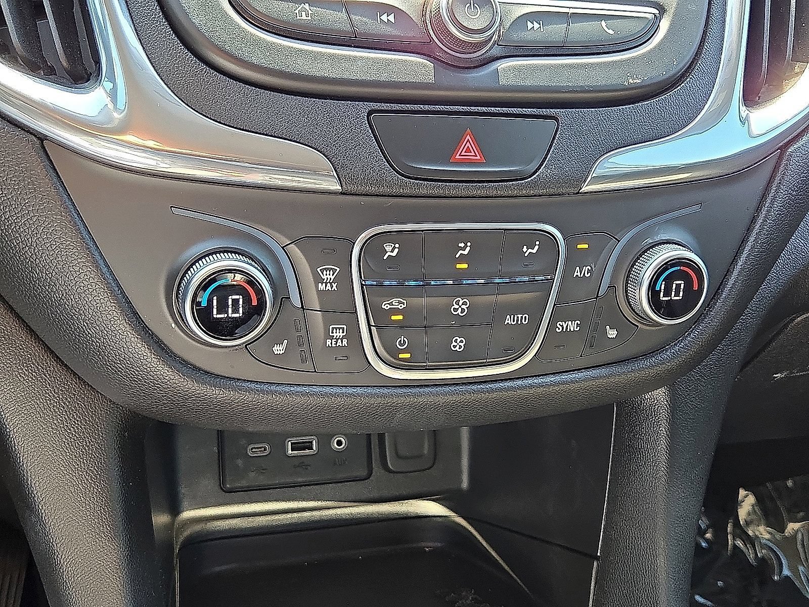 Used 2019 Chevrolet Equinox LT FWD image 29