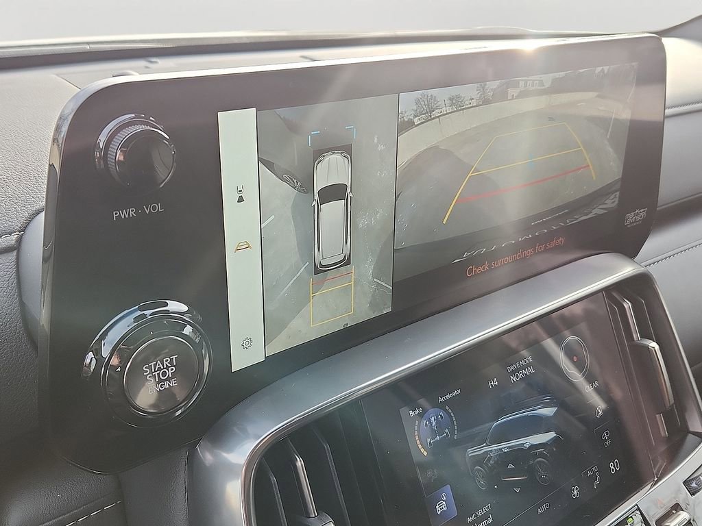 Used 2025 Lexus LX 600 4WD w/ Luxury Package image 19