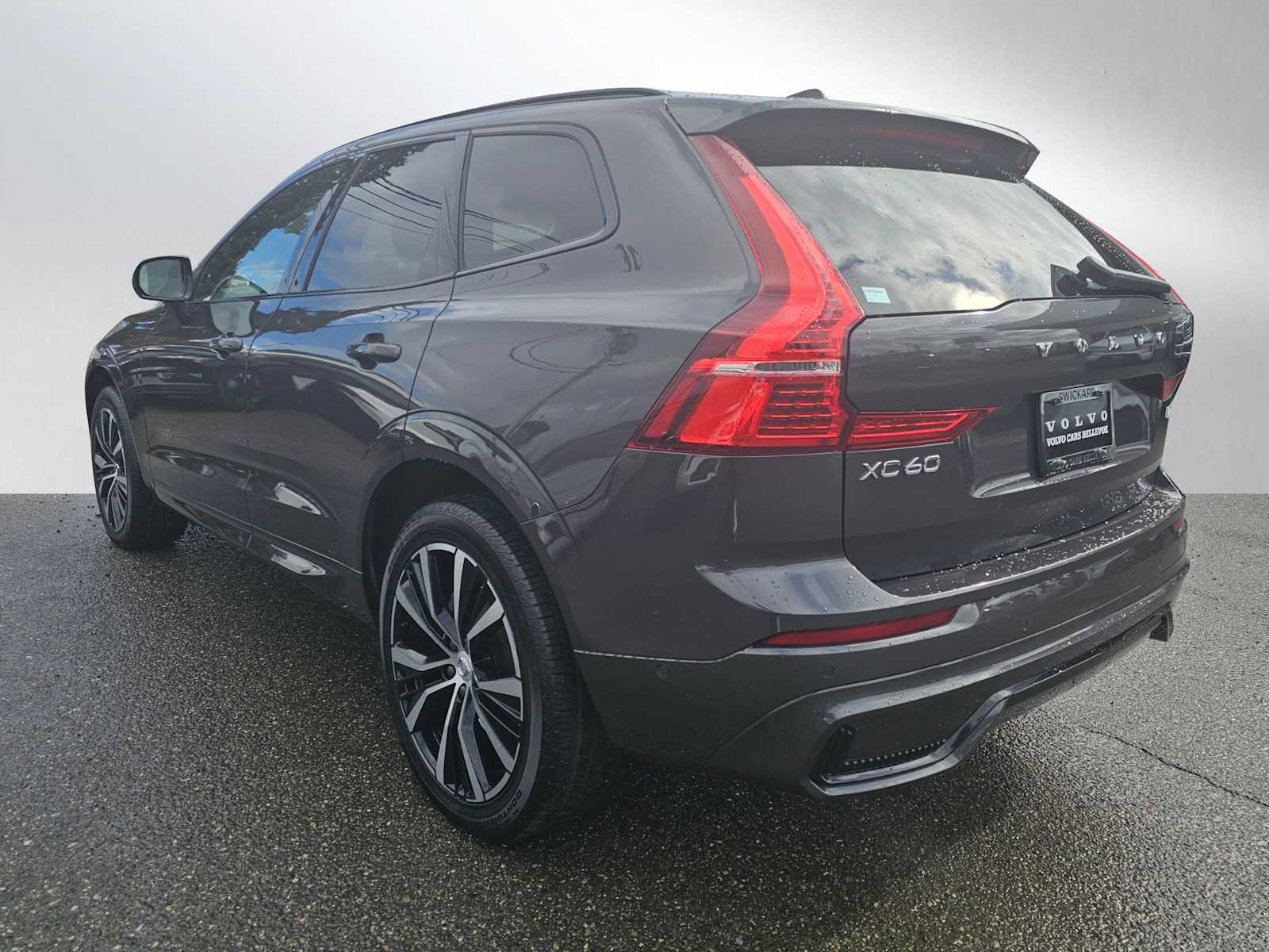 Certified 2025 Volvo XC60 B5 Plus image 5
