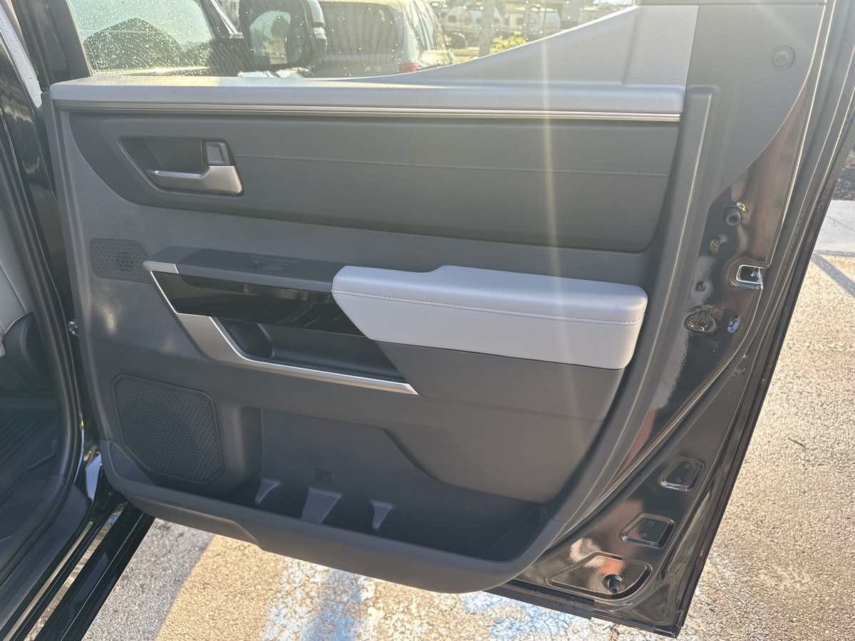 Used 2025 Toyota Tundra Limited AWD/4WD image 17