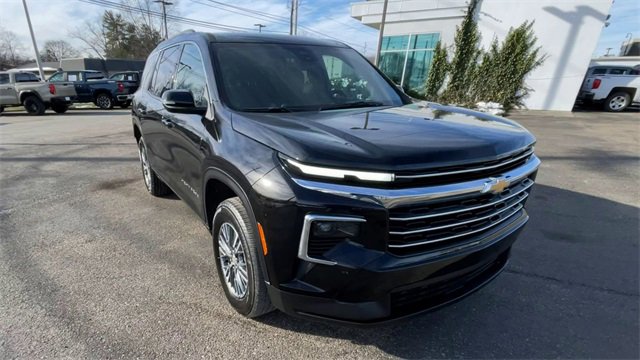 Used 2025 Chevrolet Traverse LT image 4