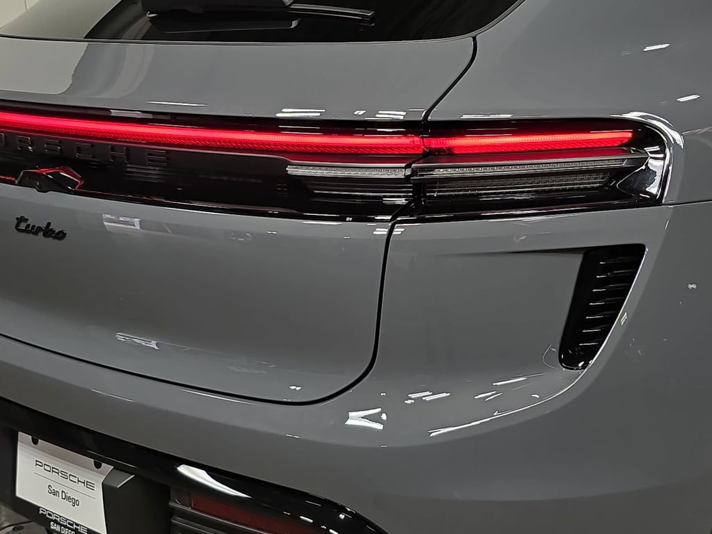 Used 2025 Porsche Macan Turbo Electric AWD/4WD image 30