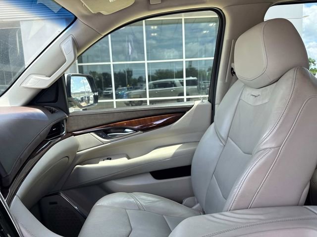 Used 2015 Cadillac Escalade ESV Luxury RWD image 24