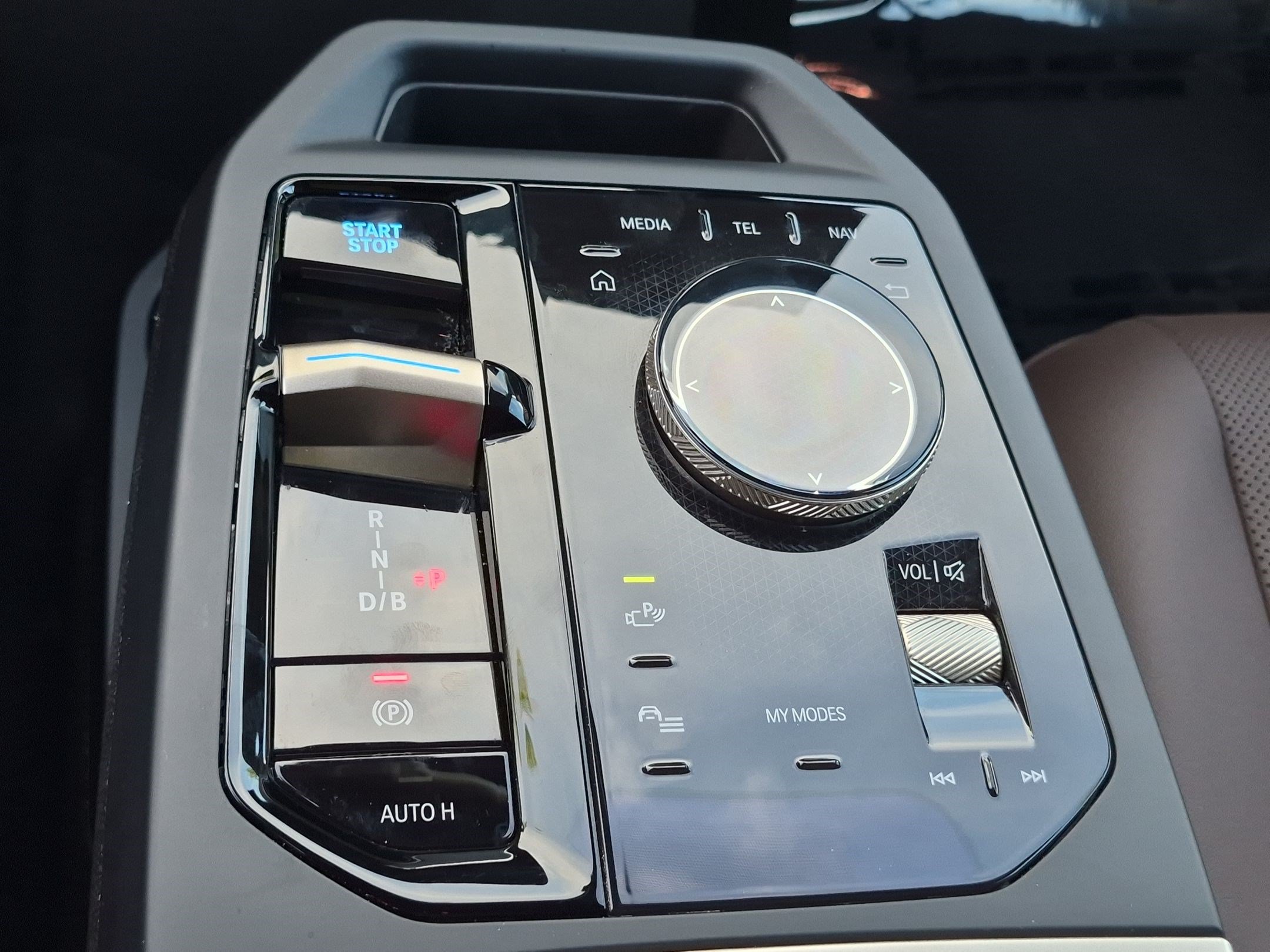 Certified 2025 BMW iX xDrive50 AWD/4WD image 26