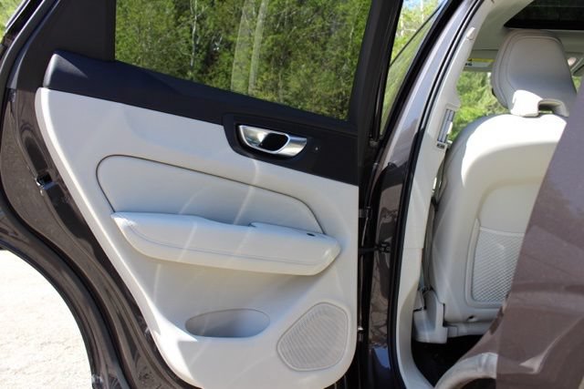 Certified 2023 Volvo XC60 B5 Plus w/ Climate Package AWD/4WD image 20