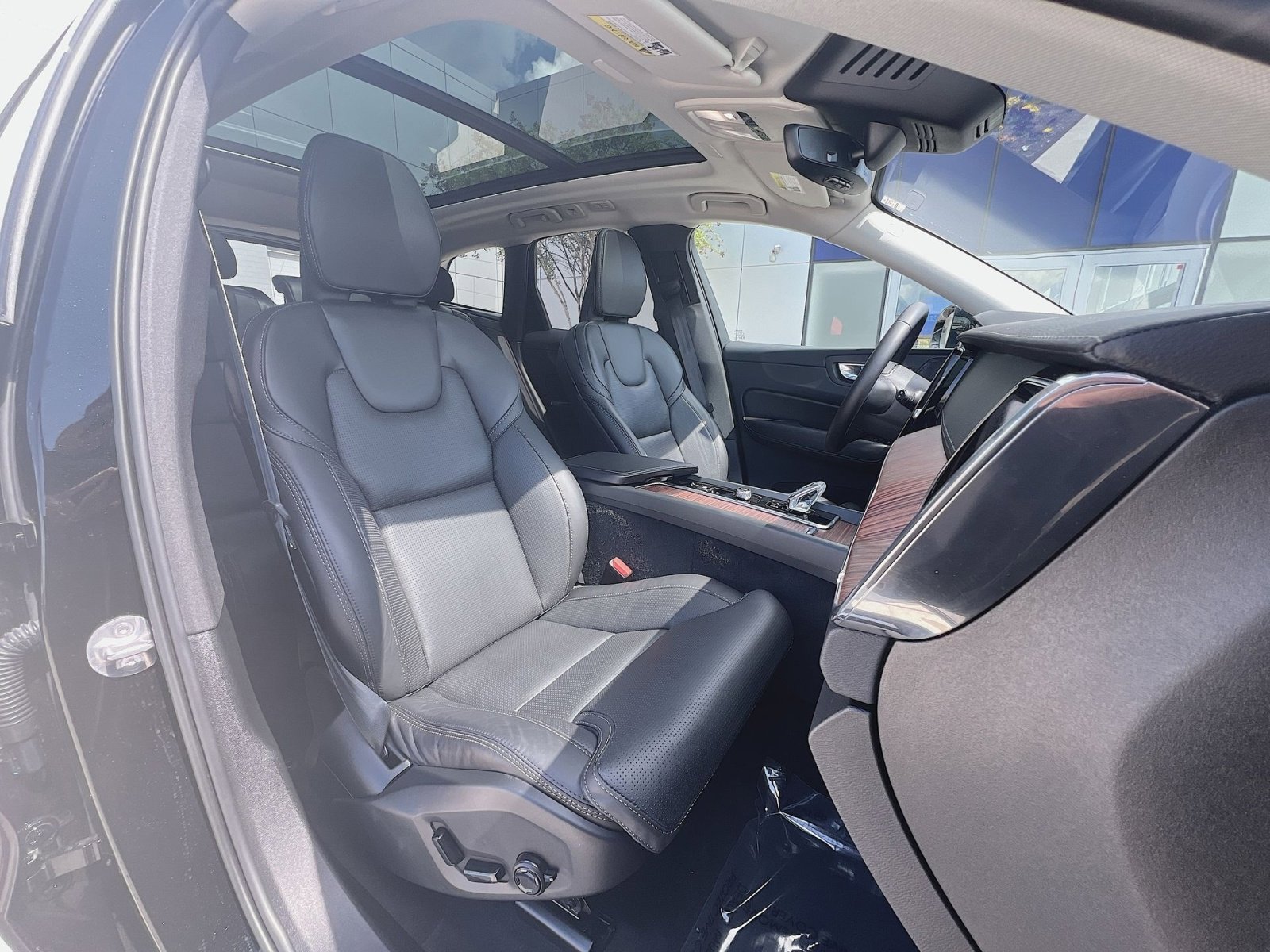 Certified 2023 Volvo XC60 B5 Ultimate w/ Climate Package AWD/4WD image 35