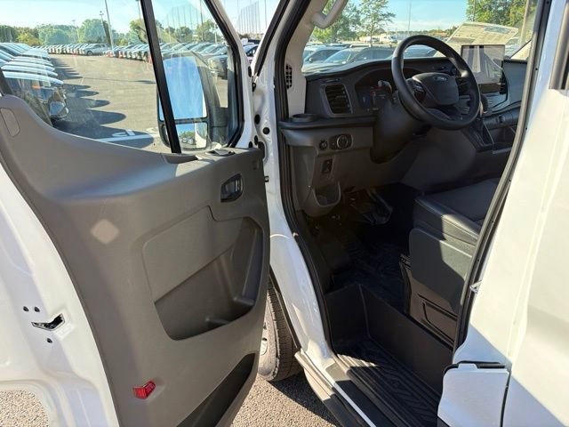 New 2027 Ford Transit 250 148 Medium Roof w/ Load Area Protection Package RWD image 9