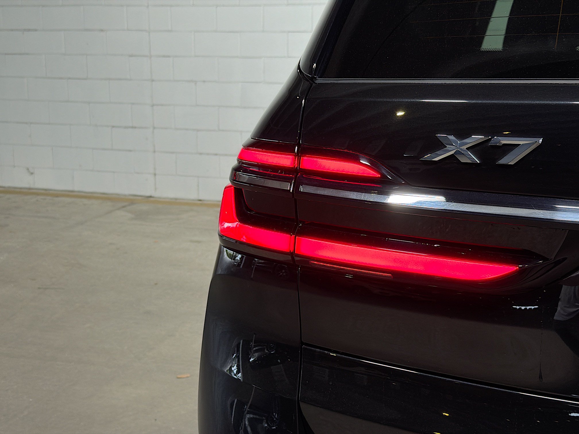 Used 2023 BMW X7 xDrive40i w/ Premium Package AWD/4WD image 11
