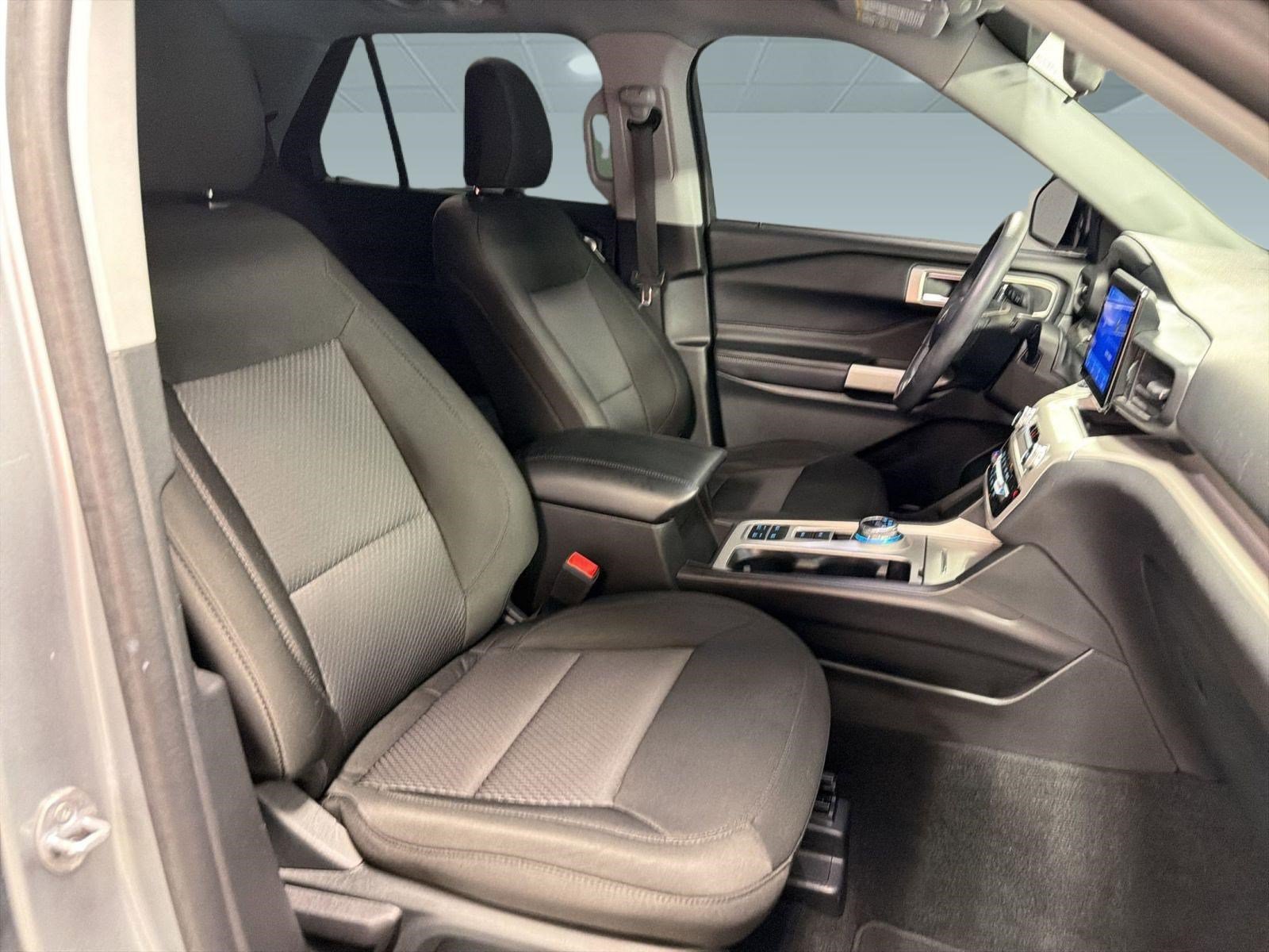 Used 2024 Ford Explorer XLT RWD image 31