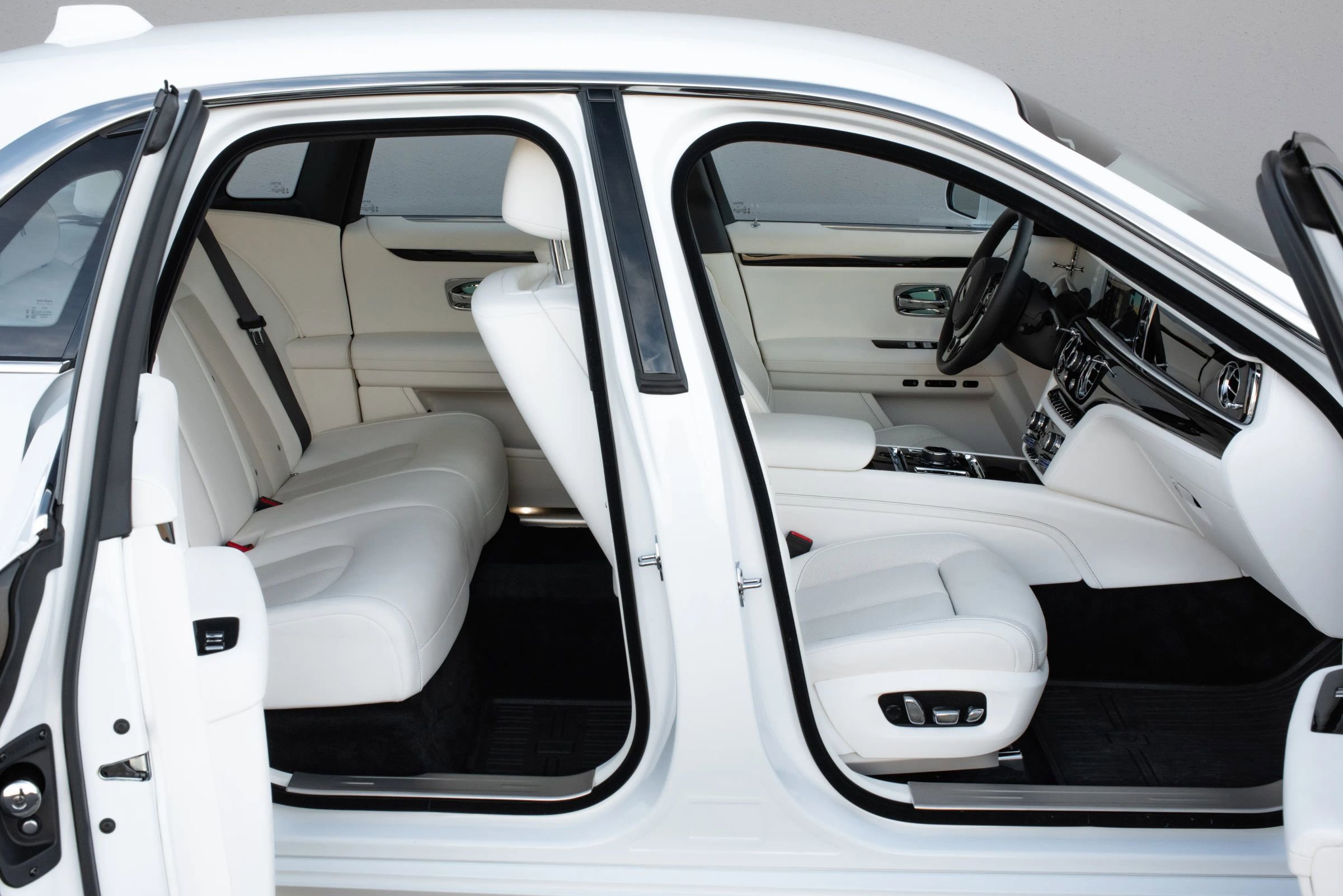 Used 2024 Rolls-Royce Ghost image 29