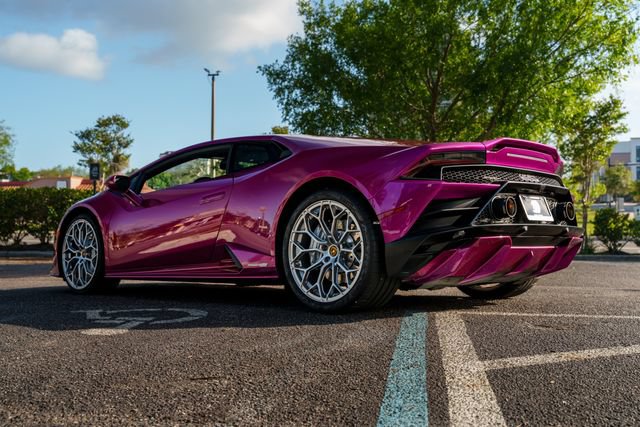 Used 2022 Lamborghini Huracan EVO RWD image 10