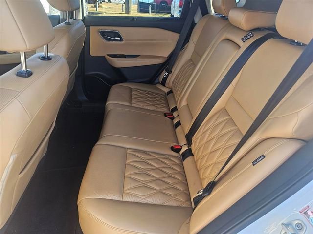 Used 2023 Nissan Rogue Platinum w/ Platinum Premium Package image 18