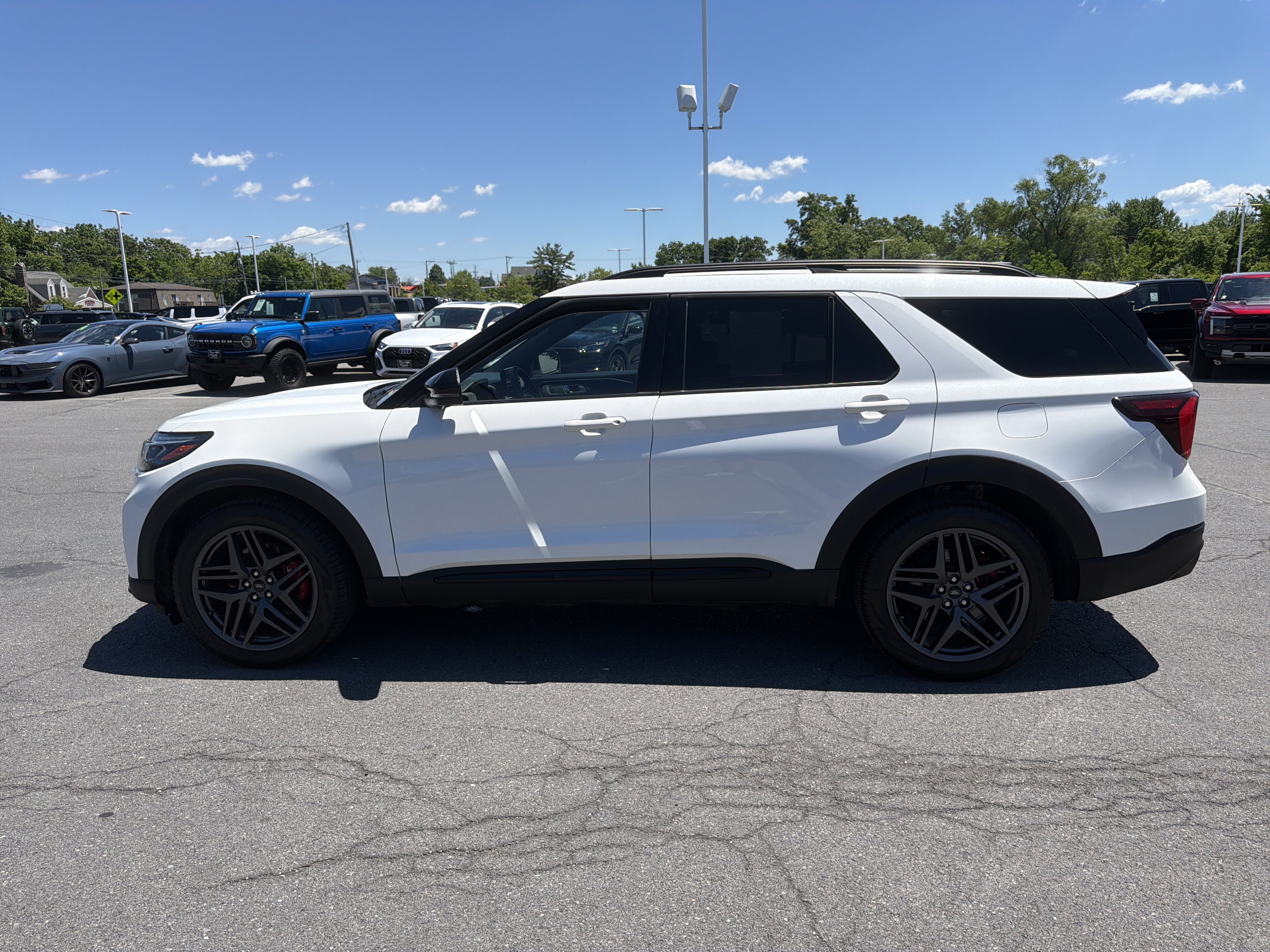 Used 2025 Ford Explorer ST AWD/4WD image 7