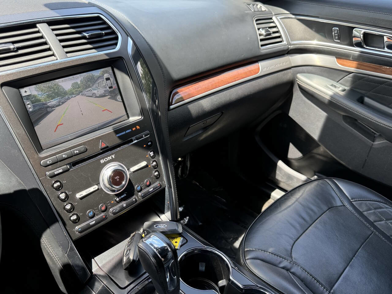 Used 2018 Ford Explorer Platinum image 19