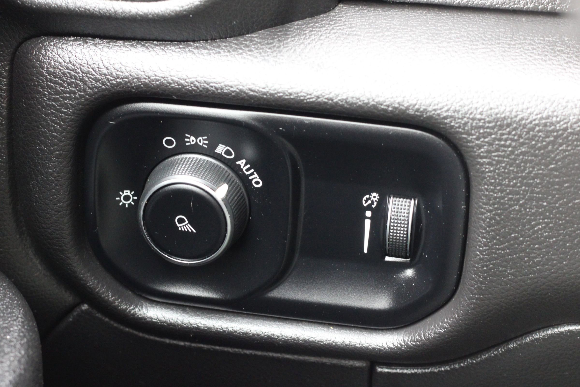 Used 2024 RAM 3500 Tradesman w/ Chrome Appearance Group image 20