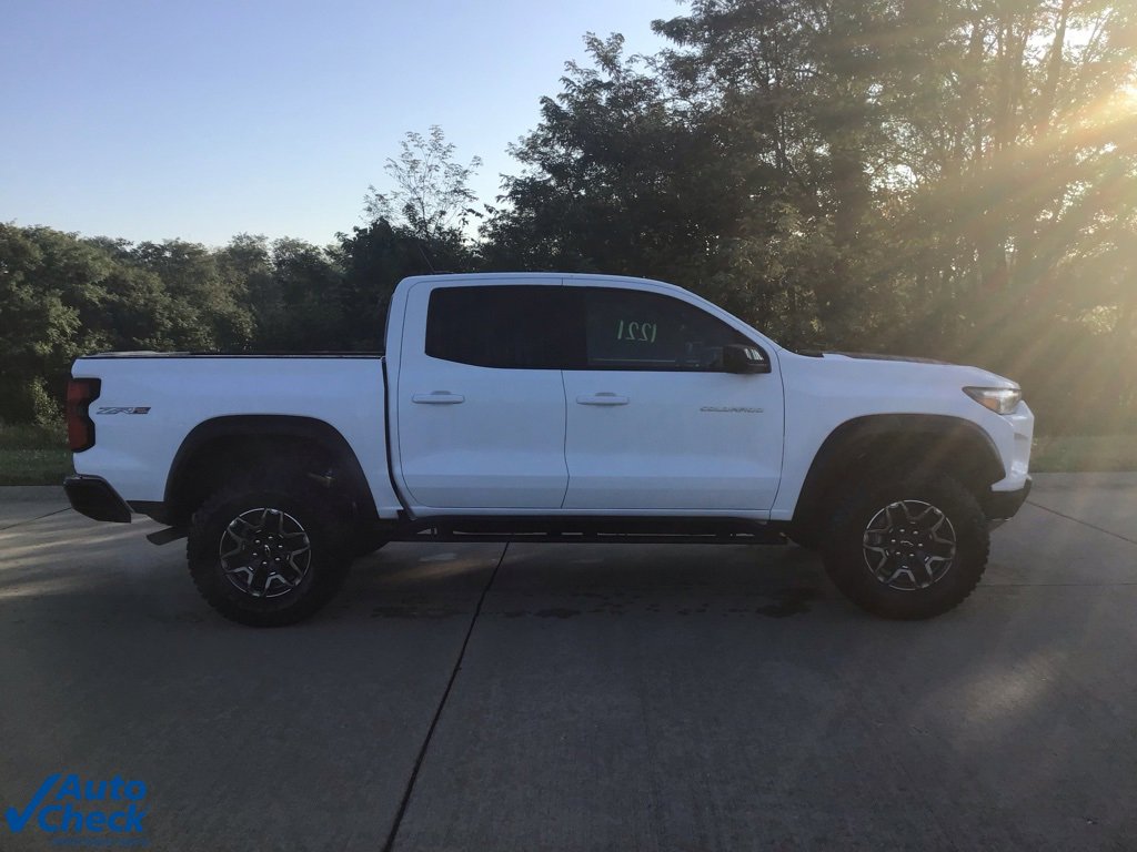 Used 2025 Chevrolet Colorado ZR2 w/ Technology Package image 2