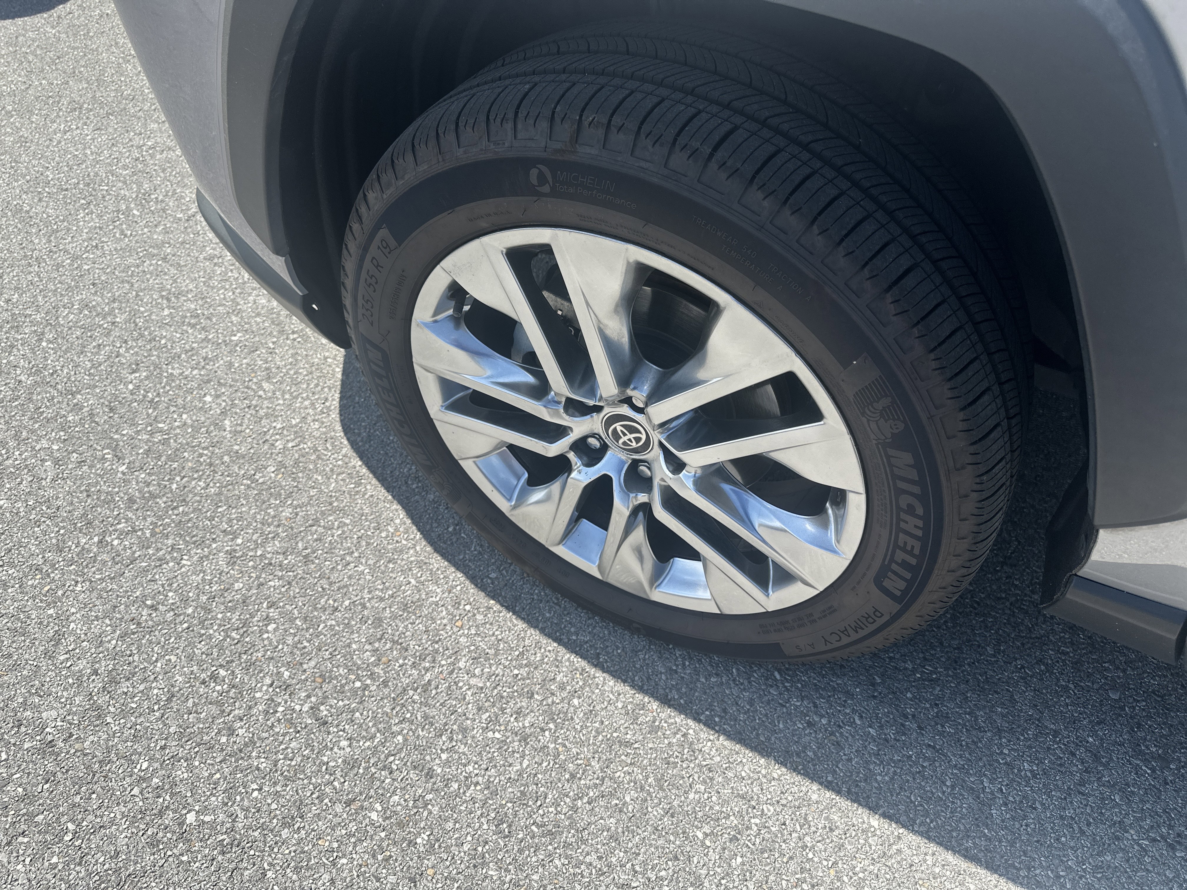 Used 2021 Toyota RAV4 XLE Premium image 11