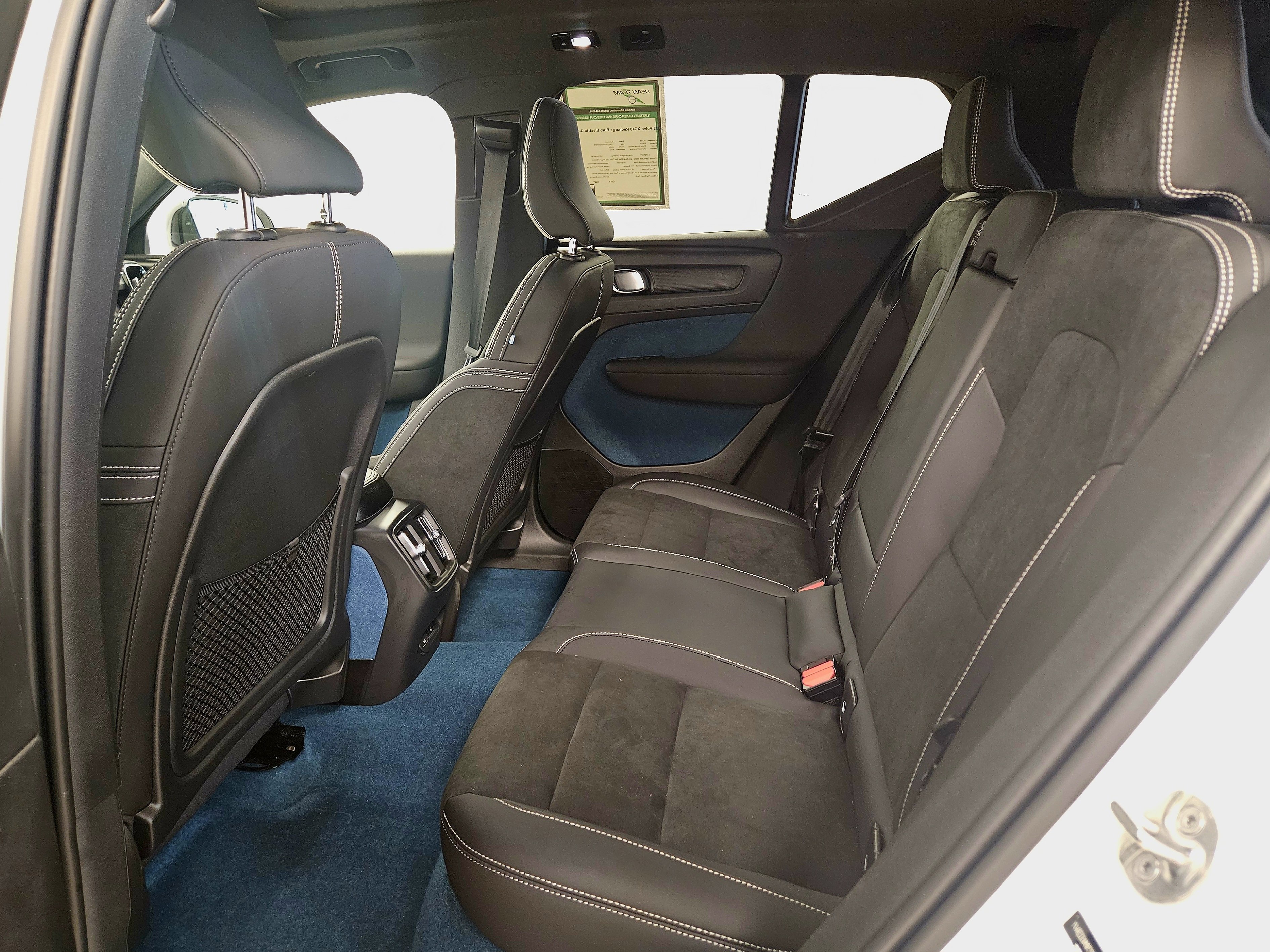 Used 2023 Volvo XC40 Recharge Ultimate image 11