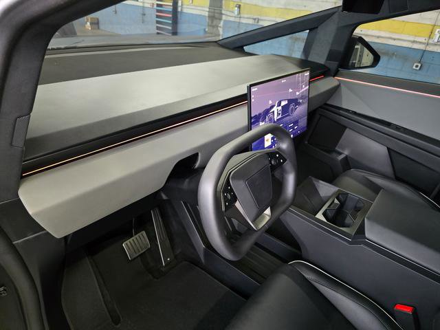 Used 2024 Tesla Cybertruck AWD Crew Cab image 29