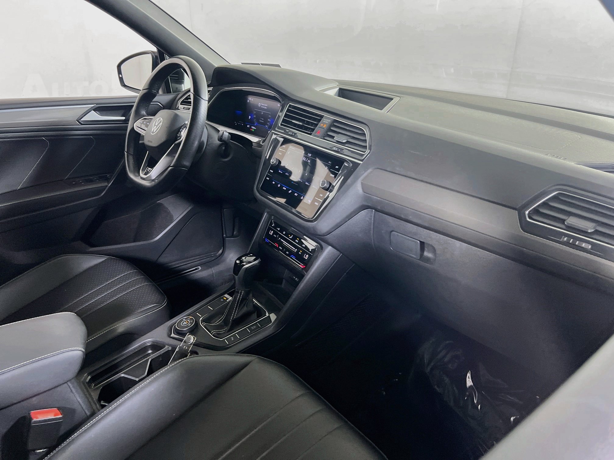 Used 2023 Volkswagen Tiguan SE R-Line AWD/4WD image 28