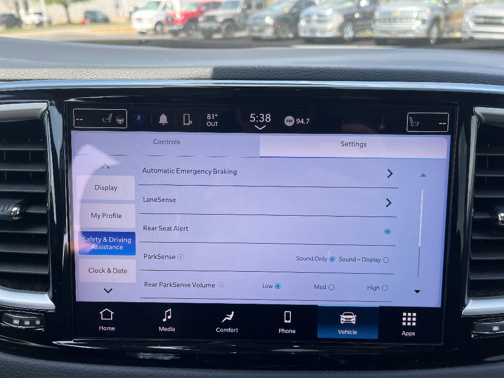 Used 2024 Chrysler Pacifica Touring-L image 29