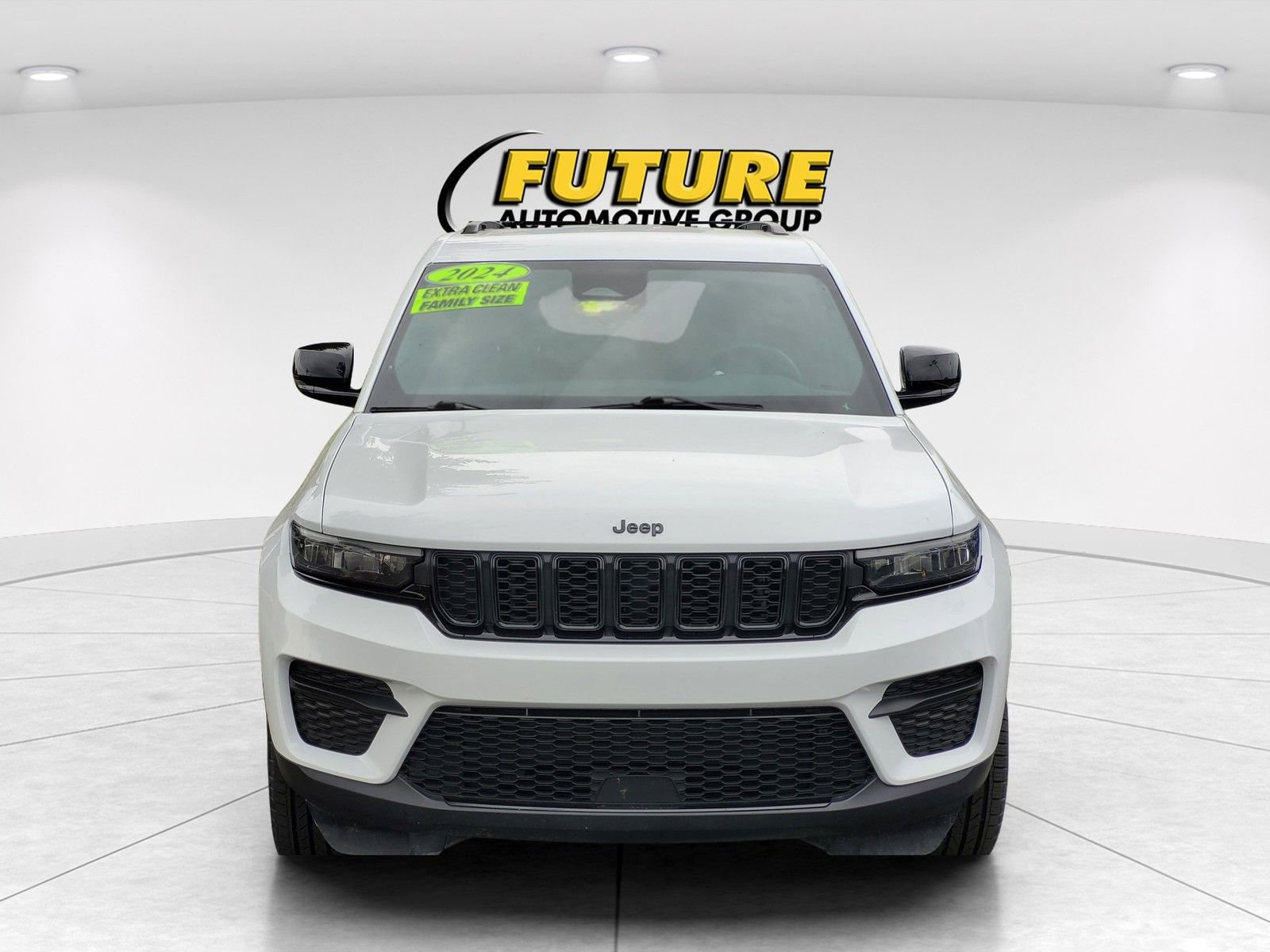 Used 2024 Jeep Grand Cherokee Altitude AWD/4WD image 5