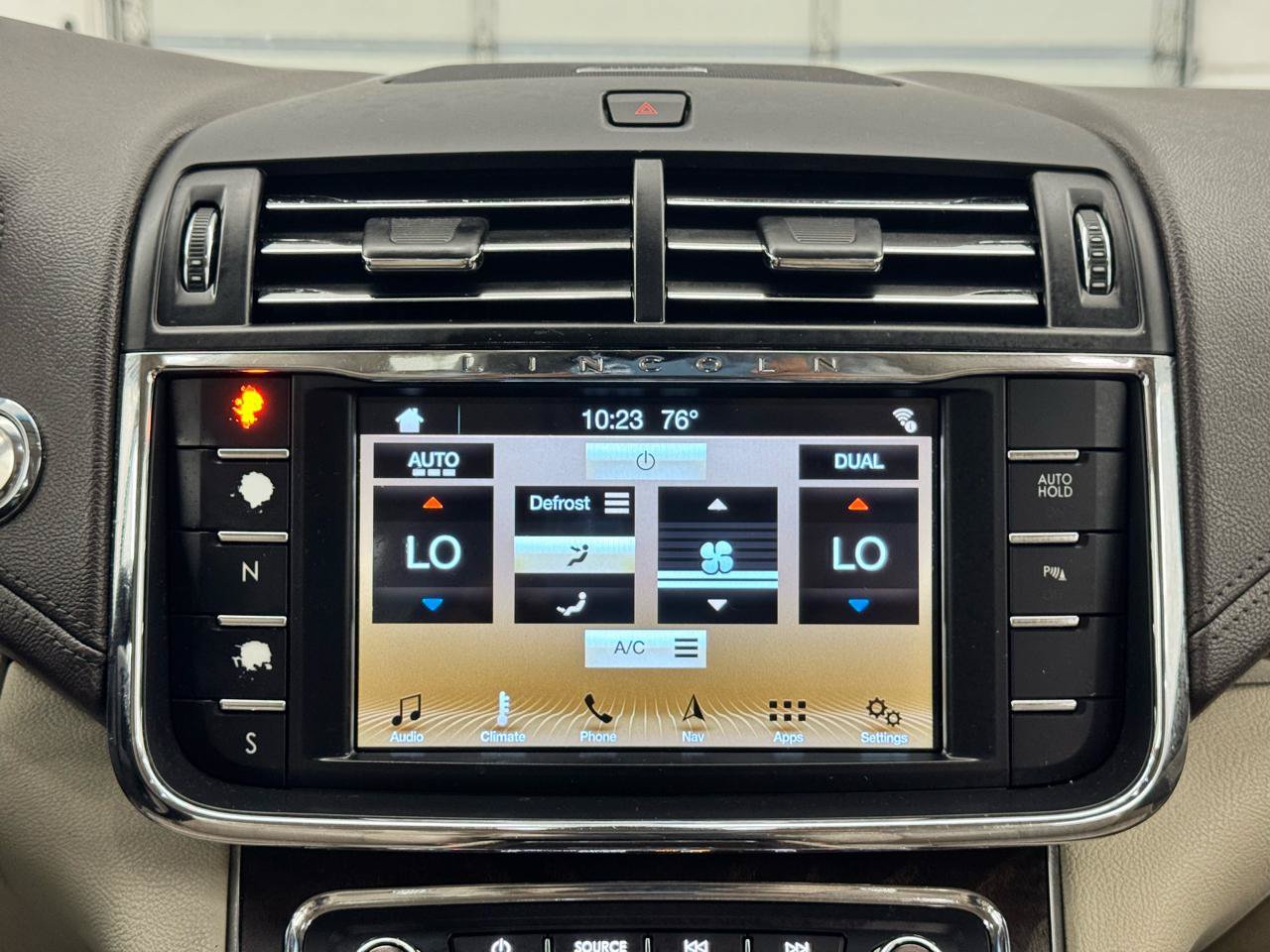 Used 2018 Lincoln Continental Select FWD image 24
