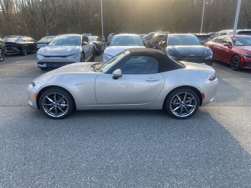 Used 2023 MAZDA MX-5 Miata Grand Touring image 2