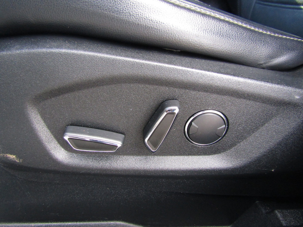 Used 2018 Ford Edge SEL w/ Equipment Group 201A image 12