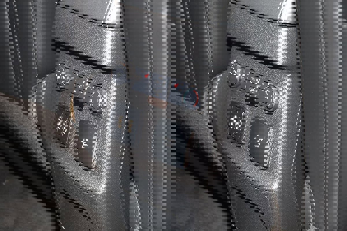 Used 2016 Ford Explorer Platinum image 16