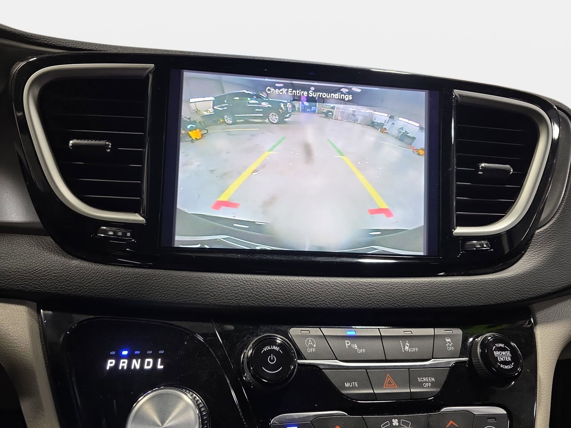 Used 2024 Chrysler Pacifica Touring-L FWD image 23