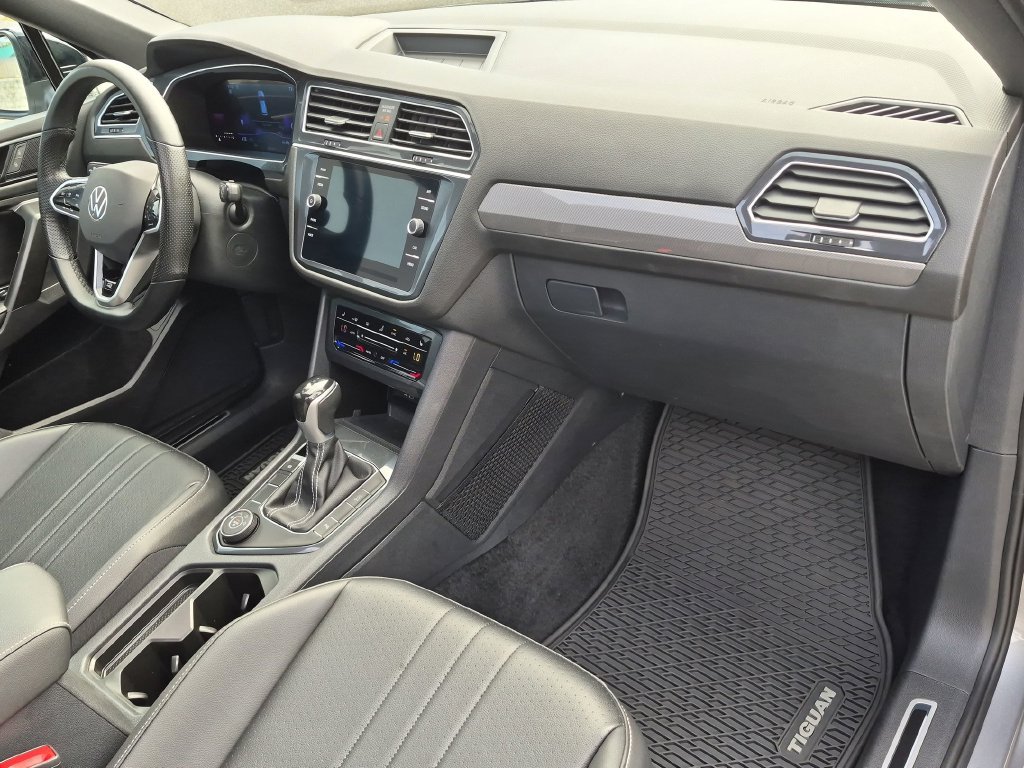 Used 2024 Volkswagen Tiguan SE R-Line AWD/4WD image 26