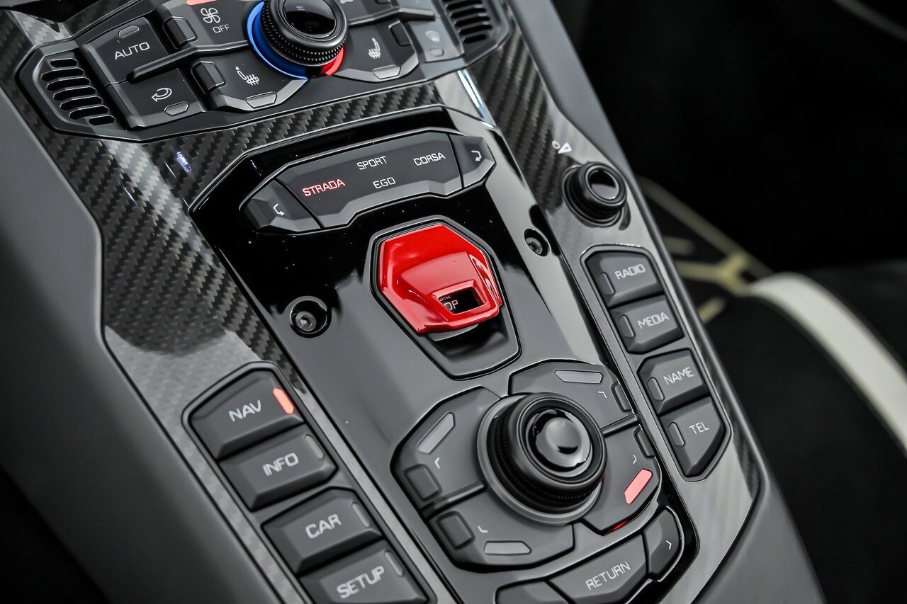 Used 2021 Lamborghini Aventador SVJ AWD/4WD image 30