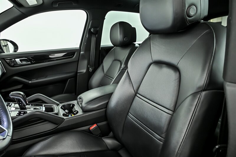 Used 2020 Porsche Cayenne AWD/4WD image 18