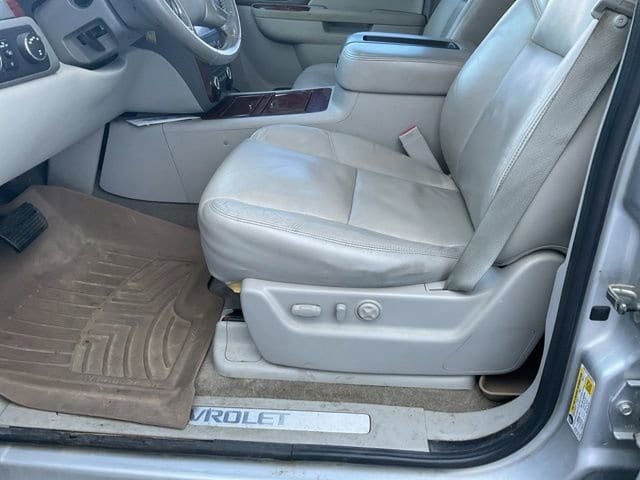 Used 2011 Chevrolet Avalanche LTZ AWD/4WD image 19