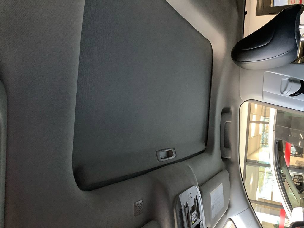 Used 2021 Toyota Highlander XLE image 25