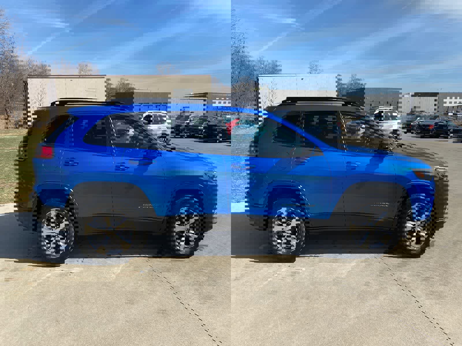 Used 2022 Jeep Cherokee Limited image 7