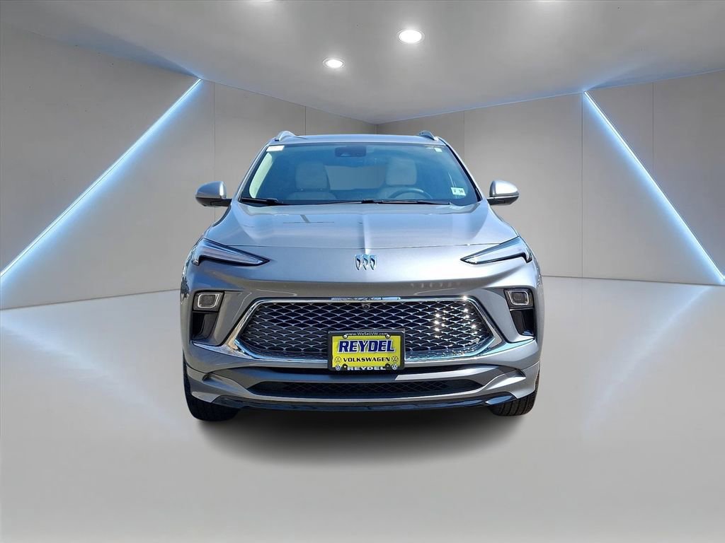 Used 2025 Buick Encore GX Avenir w/ Avenir Technology Package image 2