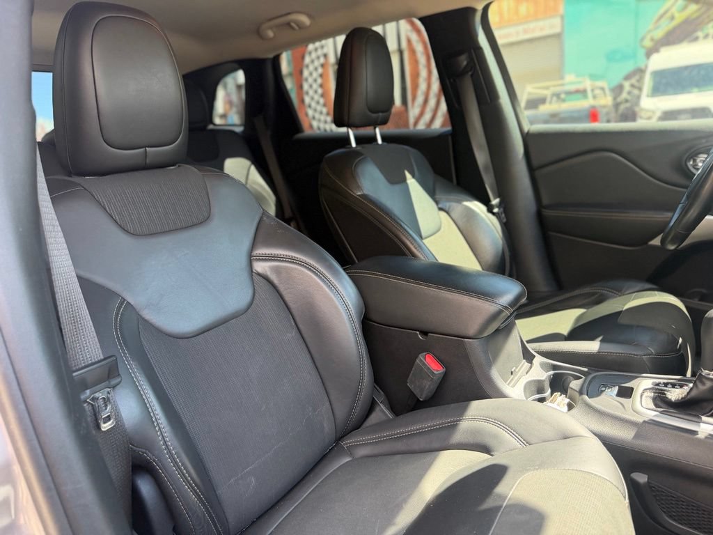 Used 2018 Jeep Cherokee Latitude Plus FWD image 13