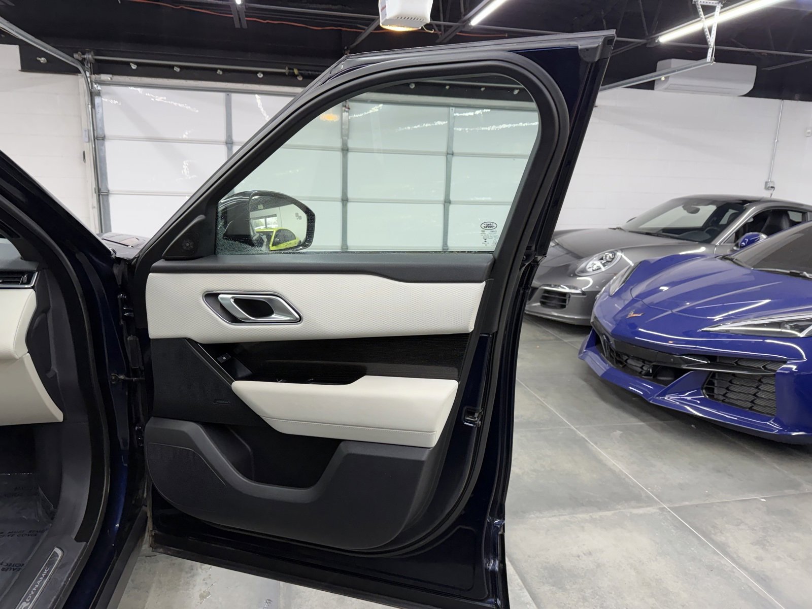 Used 2023 Land Rover Range Rover Velar R-Dynamic S image 23