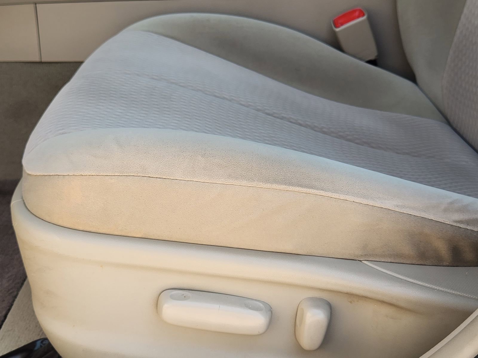 Used 2011 Toyota Camry LE image 27