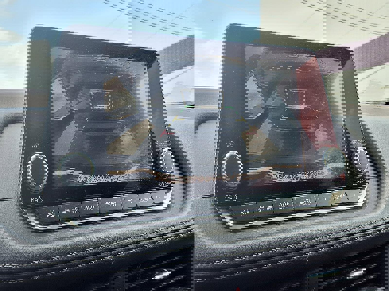 Used 2023 Nissan Rogue SV image 7