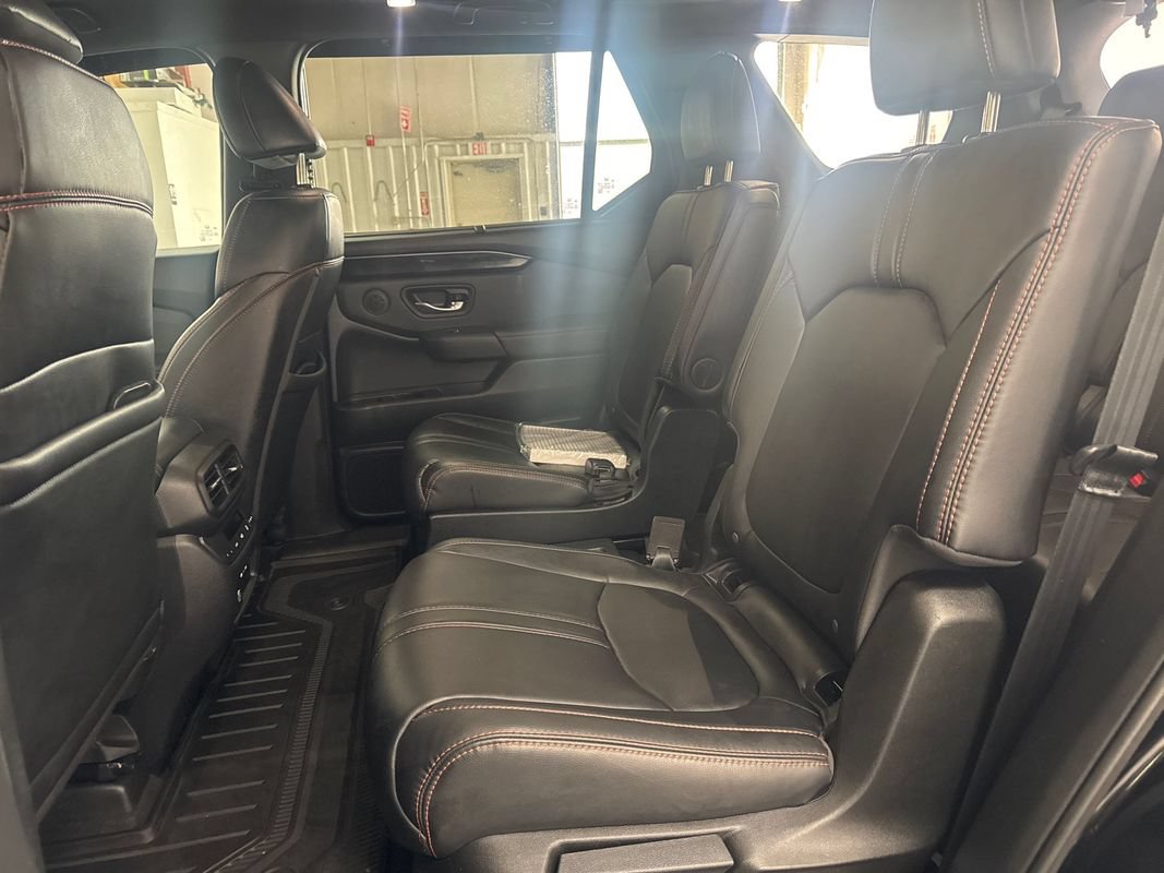 Used 2025 Honda Pilot TrailSport image 18