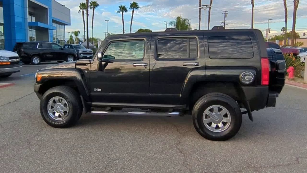 Used 2009 HUMMER H3 Luxury AWD/4WD image 5