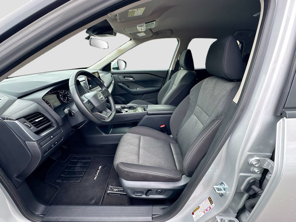 Certified 2025 Nissan Rogue SV FWD image 30