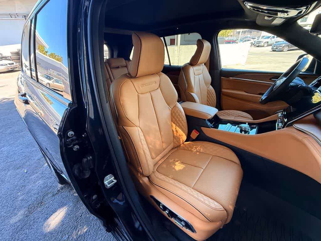 Used 2023 Jeep Grand Cherokee Summit AWD/4WD image 30